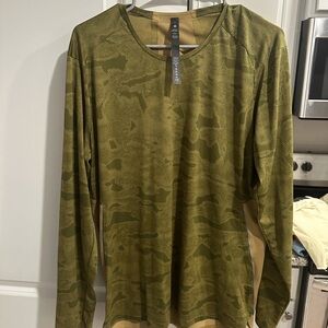 Lululemon workout shirt only worn once size large